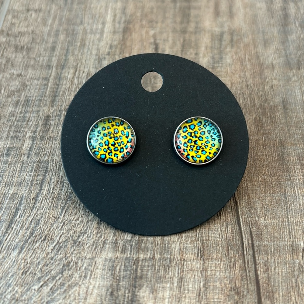 Homemade Earrings -‎ 12mm diameter circle - post style - animal print